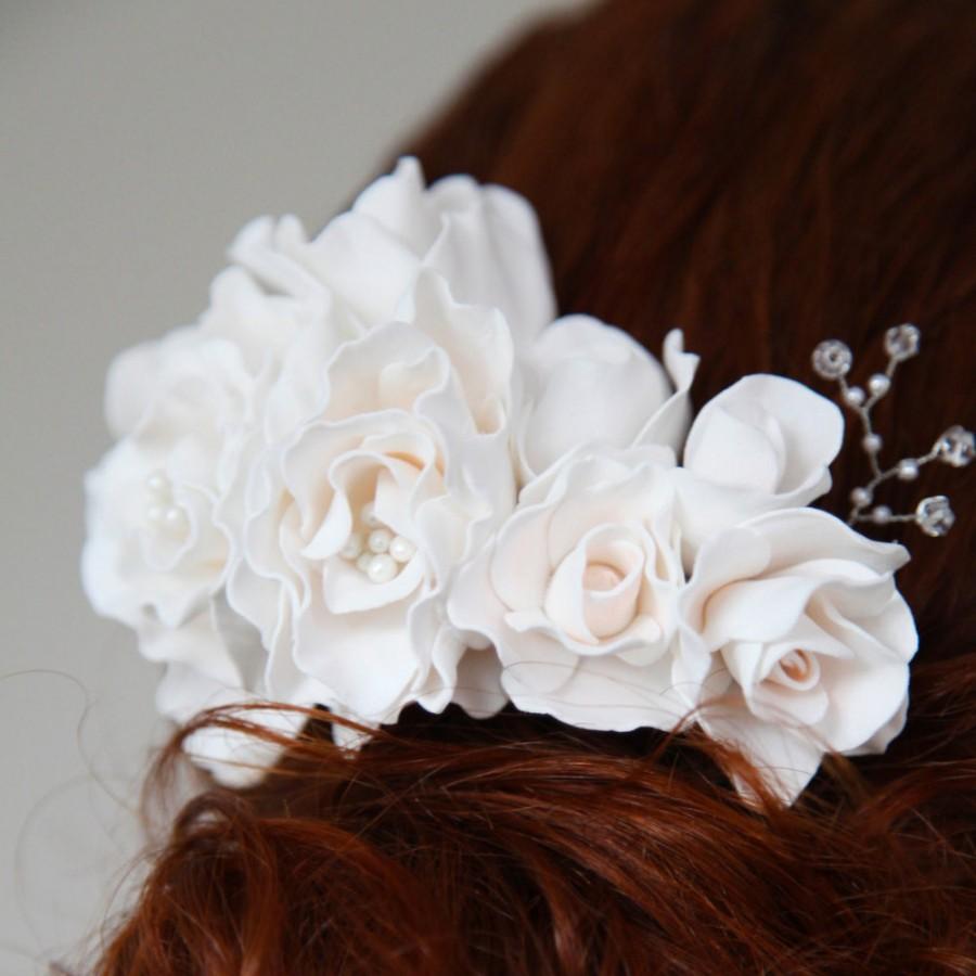 Mariage - White Floral Bridal Comb, Freshwater Pearl Wedding Comb, Rhinestone Wedding Headpiece, Floral Bridal Headpiece, Flower Comb for Bride