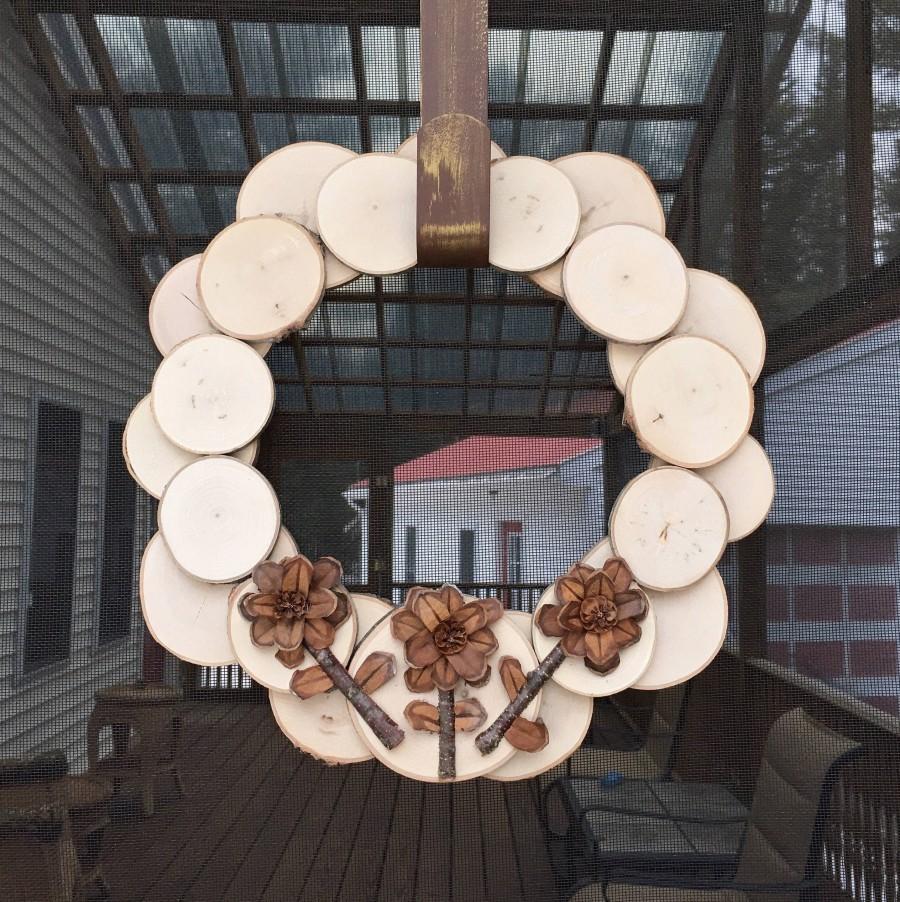 زفاف - Rustic springtime wood slice wreath