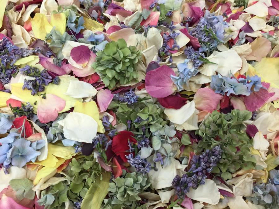 Wedding - Assorted Flower Petals. 50 cups. Wedding Petals.Flower Confetti.Real Petals.Freeze dried Petals. Wedding Decoration.Petals. Rose Petals. USA