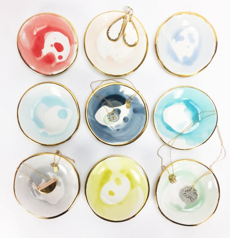 Mariage - Handmade ceramic ring dish in white with a wash of watercolor glaze adorned with 22K gold edges