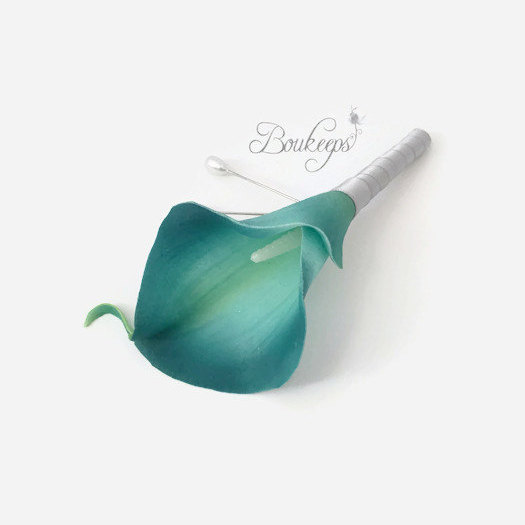 Mariage - CHOOSE RIBBON COLOR - Teal Calla Lily Boutonniere, Teal Calla Lily, Teal Boutonniere, Teal Real Touch Calla Lily, Groom, Groomsmen