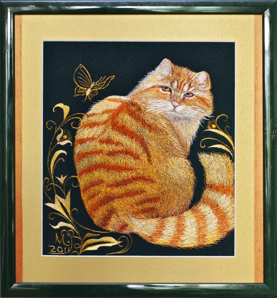 Wedding - Hand embroidery silk. The embroidered picture is smooth. Embroidery is smooth.The embroidery of the cat.