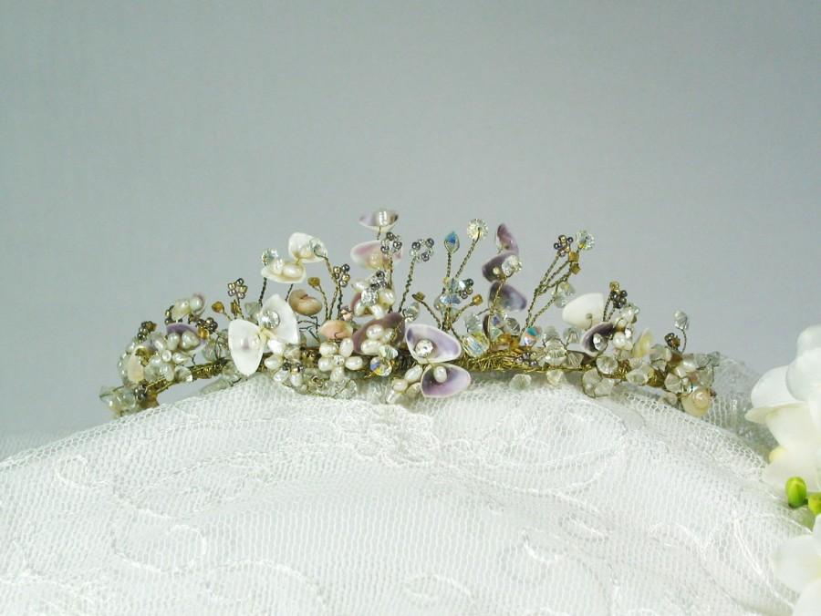 زفاف - Tallulah tiara ~ Vintage collection ~ gold ~ Bridal crown ~ Rhinestones ~ freshwater pearls ~ Swarovski crystal ~ seed beads ~ lilac ~Shells