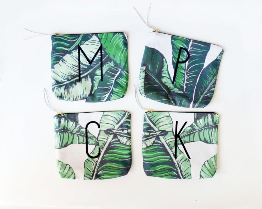 Свадьба - 20% OFF sale/ BRIDESMAID gift set/ set of custom makeup bags with monogram/ banana leaf fabric makeup bags/ wedding favors/ tropical print c