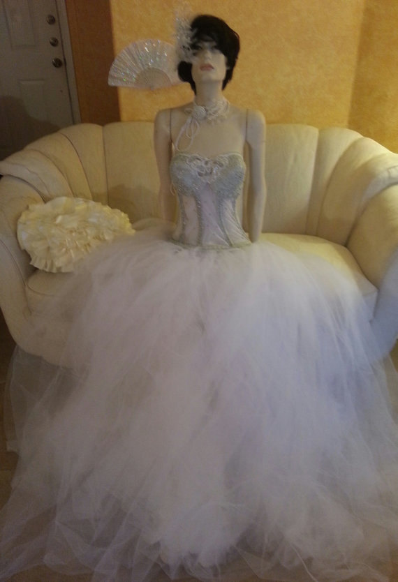 زفاف - 200 Piece Wholesale Lot / 50 Sample Wedding Bridal Gowns (Assorted Sizes/Styles) 40 Basic Headpieces 40 Veils 40 chokers Vintage Style