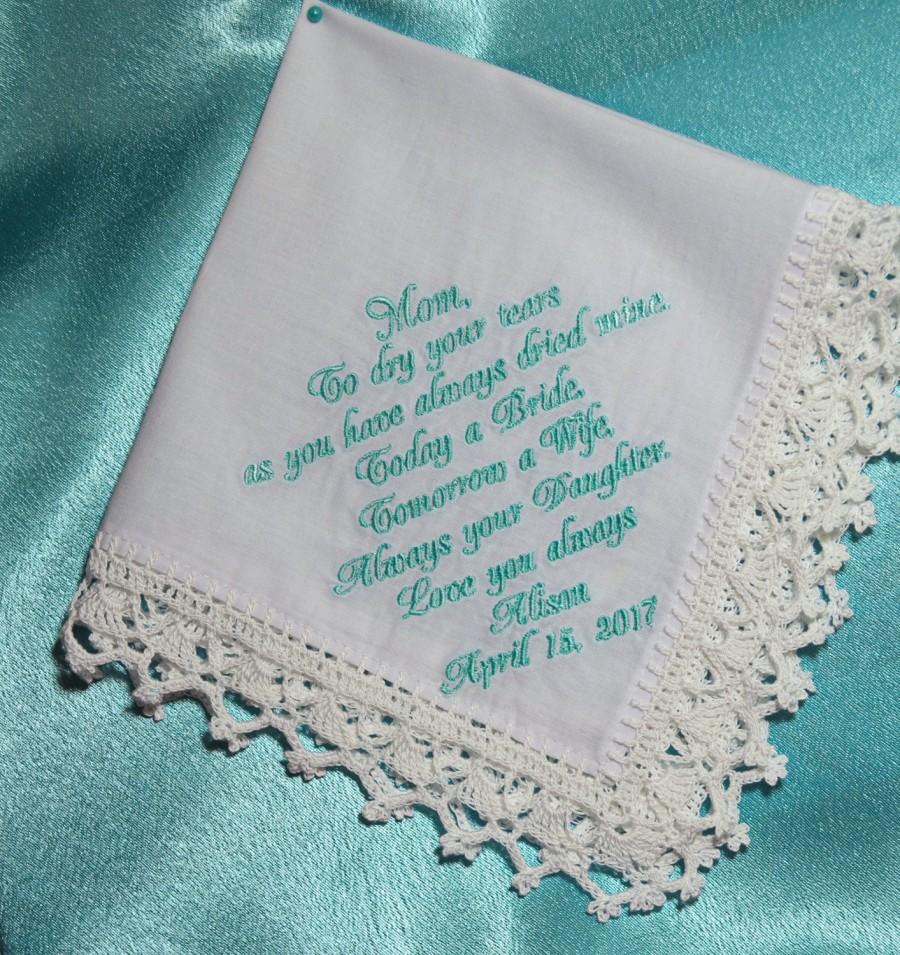 Свадьба - Wedding gift for Mom from daughter Wedding Handkerchief Gift for Mother of the bride gift from the Bride Personalized hankie Custom Hanky - $18.01 USD