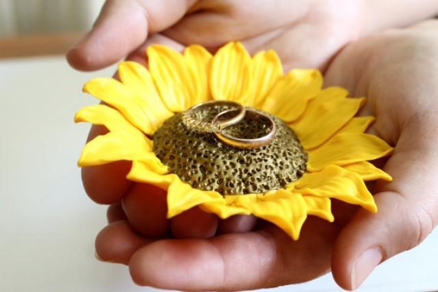 Hochzeit - Yellow Sunflower ring Dish, holder Ring bearer, Wedding rings storage, sunflower wedding, wedding decoration, Wedding Gift, Sunflower ring #2439120