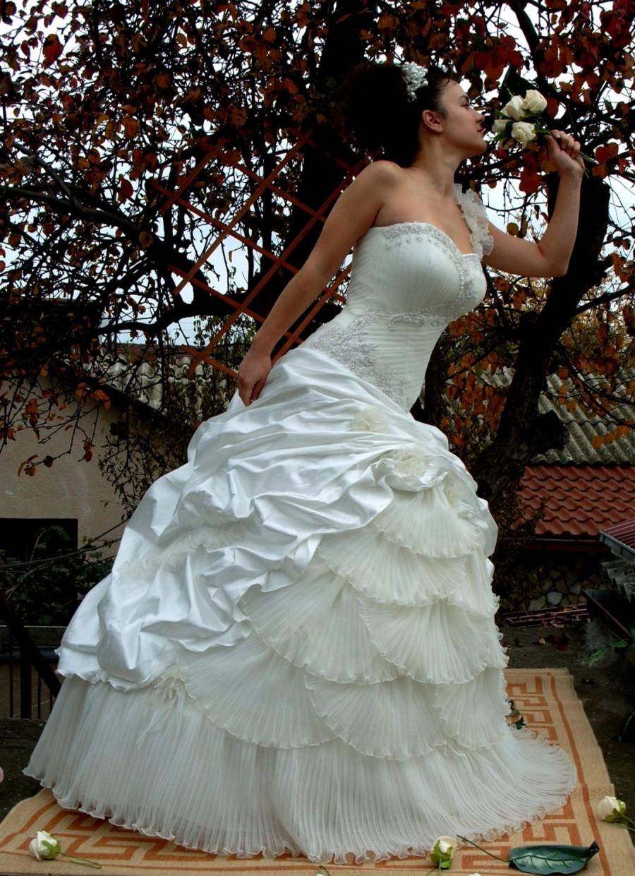 Hochzeit - The Queen of SeaSheels - Glamorous A-line Bridal Dress, Ivory SilkTaffeta, Beaded Lace, Pleated Millennium, Sweetheart Neckline