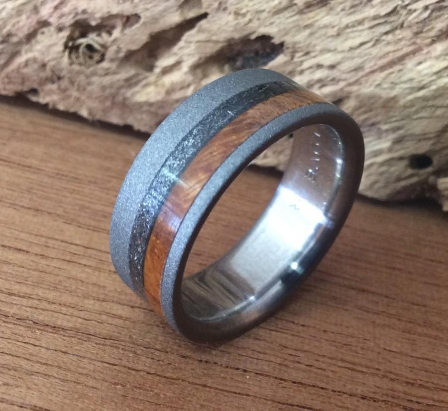Свадьба - Titanium Ring, Meteorite Ring, Wood Ring, Wedding Ring, Wedding Band, Mens Ring, Mens Wedding Ring, Titanium Wedding Ring, Wood Wedding Ring