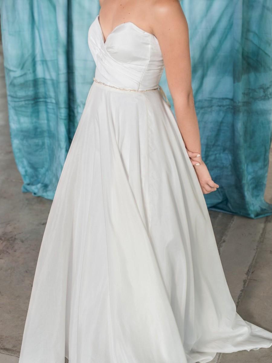 Hochzeit - Modern Simple sweetheart Wedding Dress, Alternative Destination Wedding Dress, A-line wedding dress circle skirt Low Back