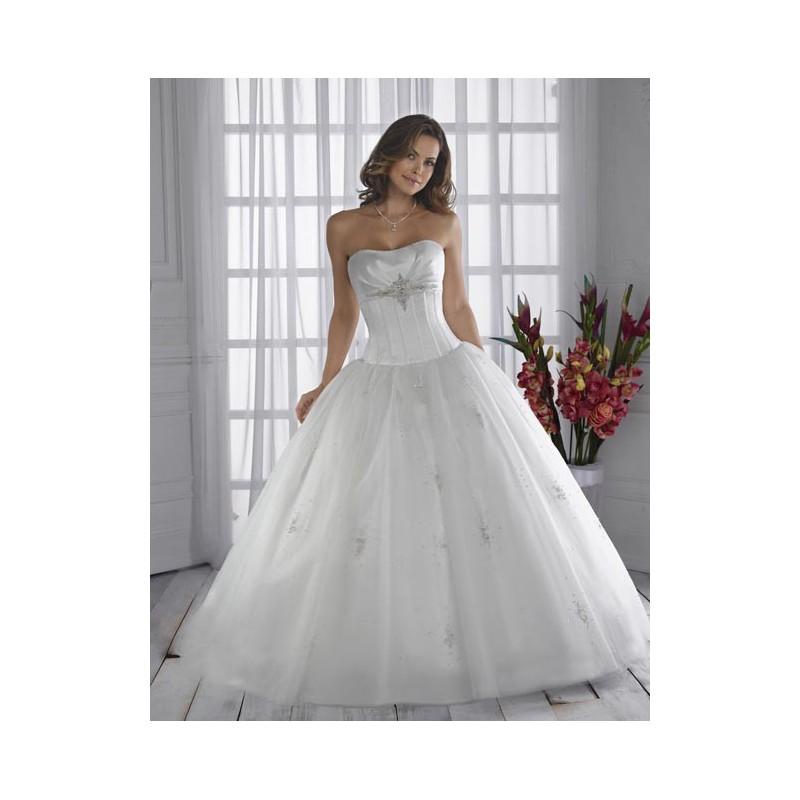 Mariage - 2017 Summer Strapless Tulle Satin Beads Working Chapel Train Ball Gown Wedding Dress for Brides In Canada Wedding Dress Prices - dressosity.com