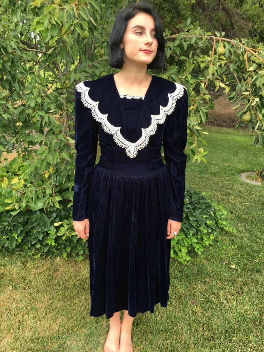 زفاف - Vintage 1980s GUNNE SAX by Jessica McClintock Velvet Navy Blue Edwardian Lace Long Sleeve Formal Dress