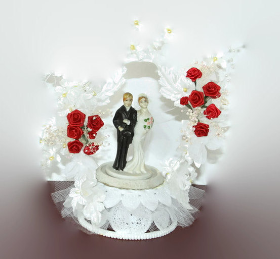 Hochzeit - Vintage Cake Topper, Wedding Cake Topper, bride and groom cake topper, red white wedding cake topper, wedding veil, vintage