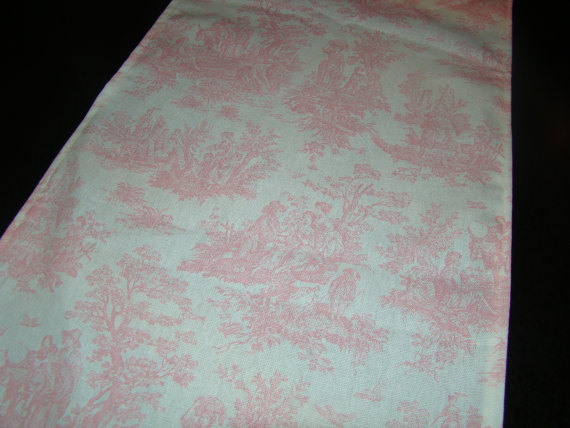 Mariage - Pink toile table runner