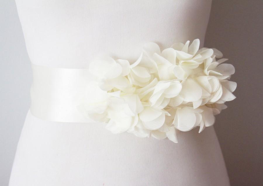 زفاف - Bridal Ivory Chiffon Flower Sash Posh Ribbon Belt - Vintage Inspired Wedding Dress Sashes, Night Dress Belts