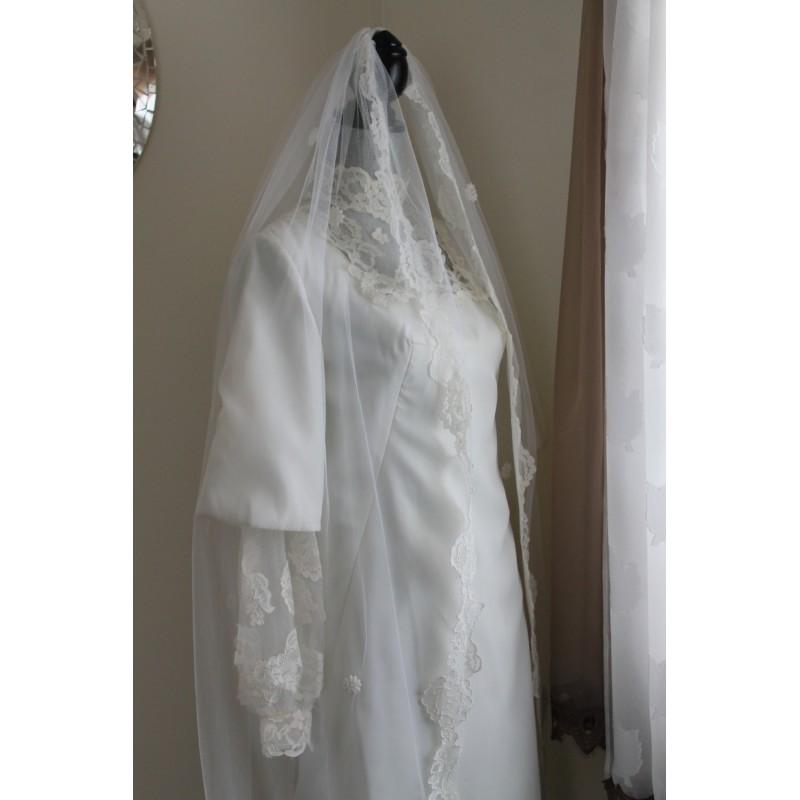 زفاف - 60s Wedding Dress, Chapel Length Veil, Lace Sleeves, Size Small, Double Sleeve, High Neck - Hand-made Beautiful Dresses