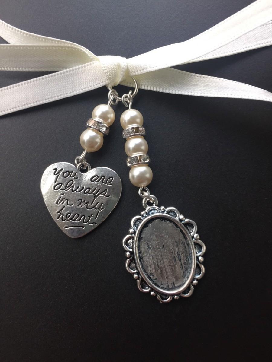 Mariage - Bridal Bouquet Oval Photo Frame and Heart Memory Charm Wedding Handmade Swarovski