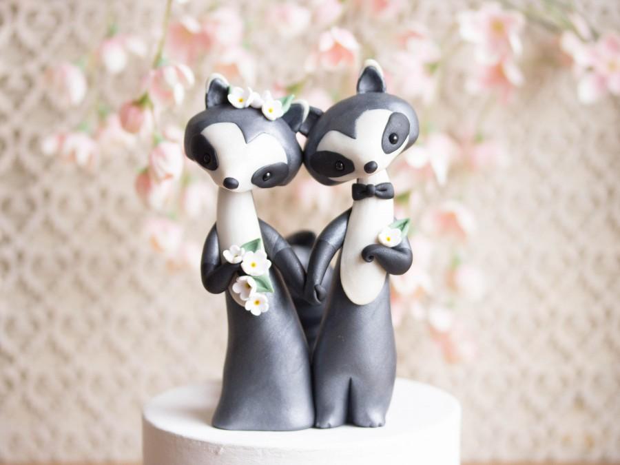 Hochzeit - Raccoon Wedding Cake Topper - Handmade by Bonjour Poupette