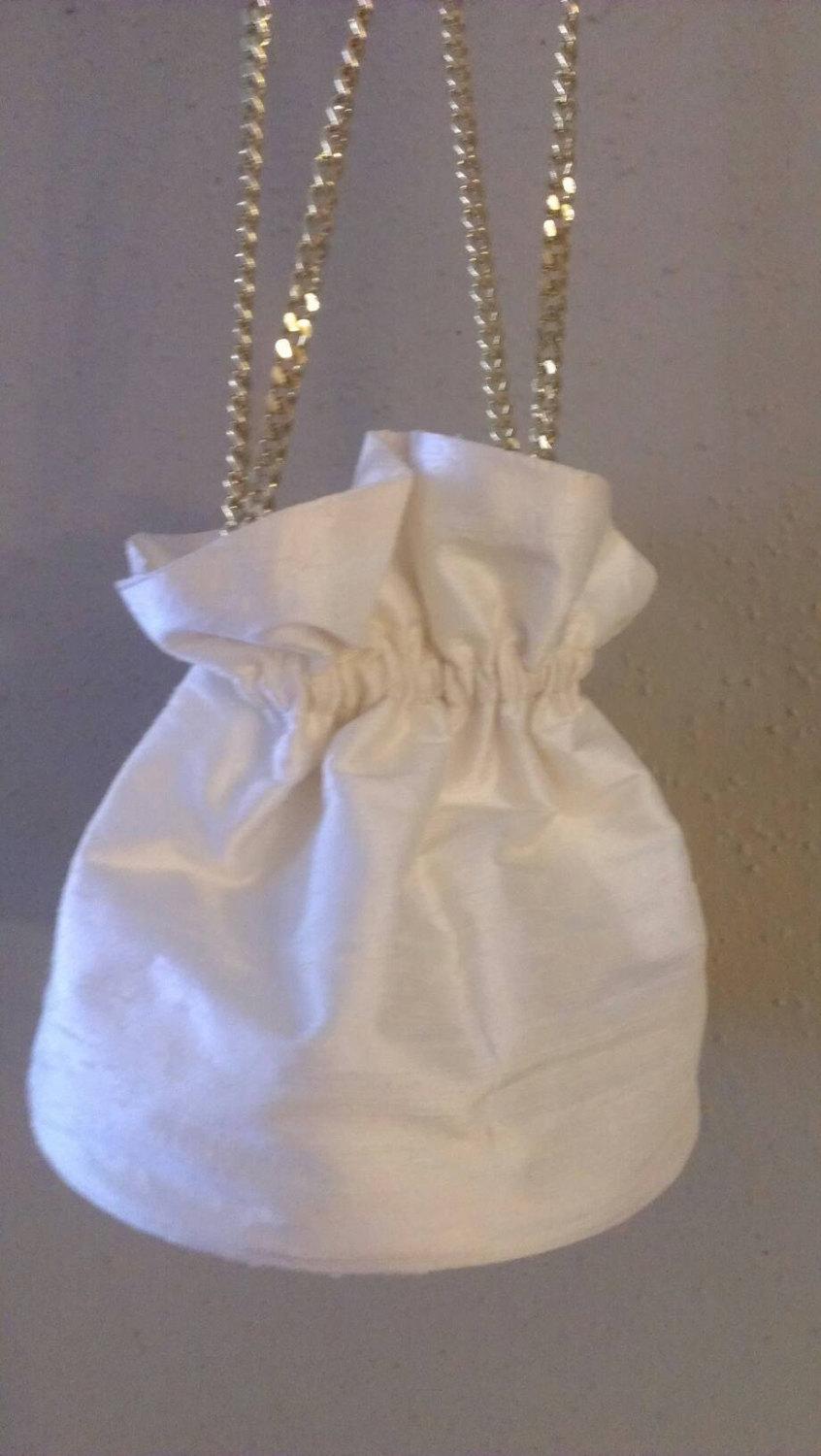 Hochzeit - Vintage Chinese Silk Purse / Hand Made Bridal Purse / Wedding Accessory / Vintage Silk Bag / Gold Chain Handle / Drawstring Closure