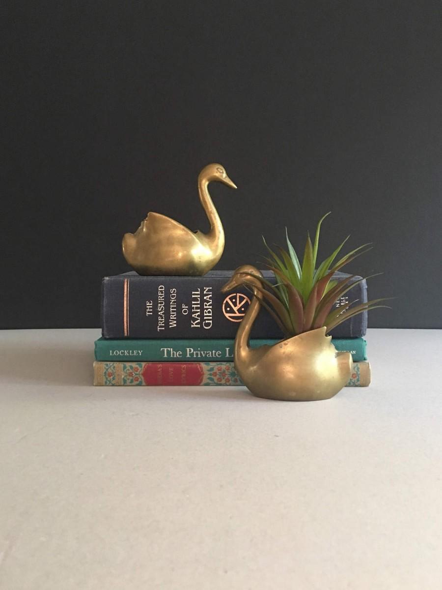 Mariage - PAIR Vintage Brass Swan Planters, Mid Century Planter, Brass Swans, Brass Ducks, Brass Birds, Retro Brass Home Decor Planter, Boho Decor