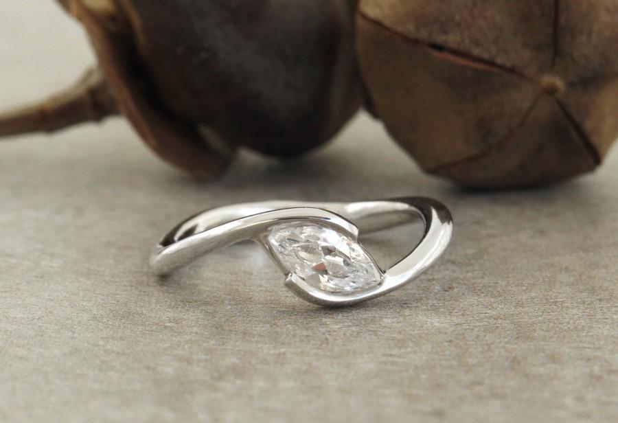 زفاف - Marquise engagement ring, Marquise diamond engagement ring, marquise diamond band in 14k gold, unique engagement ring, marquise cut ring.