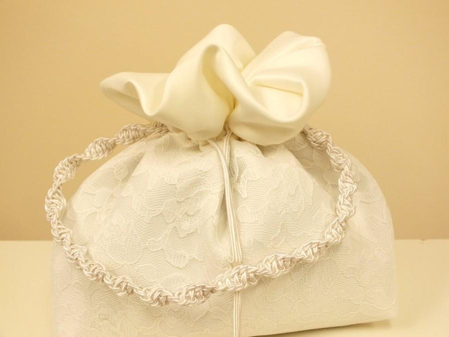 Свадьба - Small Wedding Purse Wristlet. Little White Silk Lace Festive Handbag.