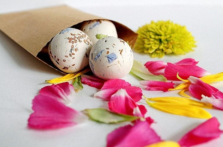 Hochzeit - Botanical Seed Bombs ™ 10 Botanical Seed Balls with Wildflower Garden SEEDS Gift for Gardener, Gifts Under 15 dollars