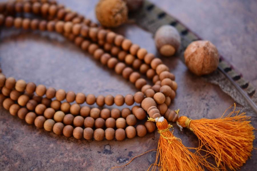 Hochzeit - 8mm Natural Aromatic Sandalwood Beads from India, 108 Beads Necklace / Yoga, Malas, Prayer Beads / Wood, Wooden Beads, Jewelry Supplies