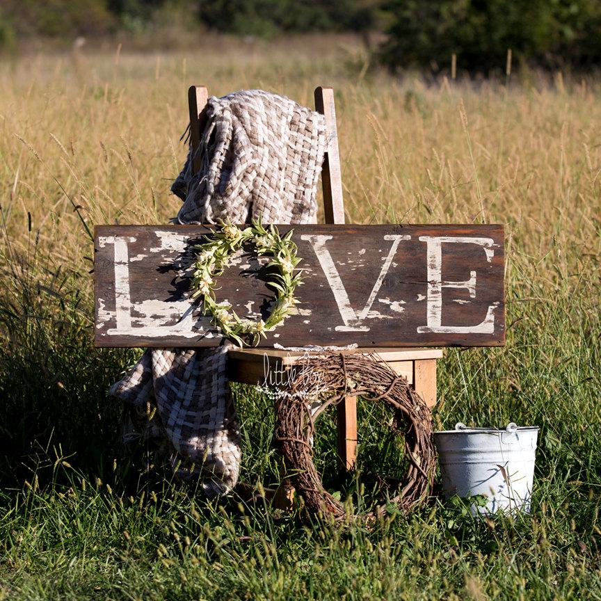 Wedding - Love Sign / Wreath / Barn Wood Sign / Chippy Paint Sign / Wreath Sign / Little Box / Wedding Sign / Bridal Sign / Love Wreath / Farmhouse