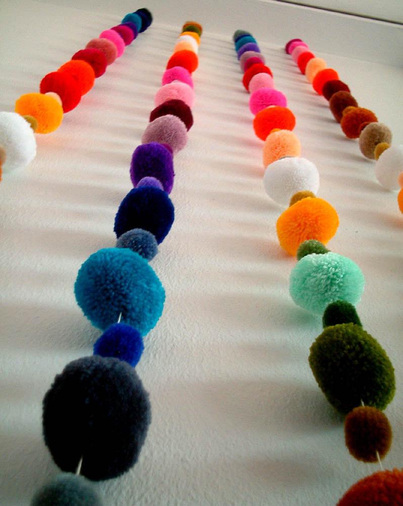 Mariage - Party Yarn Pom Pom Garland, pom poms, yarn balls, purple, green, yellow, red, purple, orange, mobile, blue, brown, pink, 7 yards, 21 feet