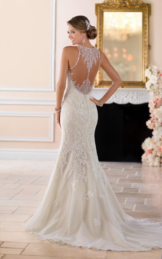 Hochzeit - Elegant High Neck Wedding Dress With Lace Beading