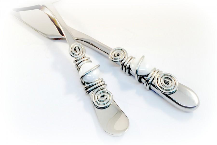 Hochzeit - Wedding cake server and knife set beaded, wire wrapped cake cutter set, beaded, wire wrapped, serving set, cake and knife set, customize