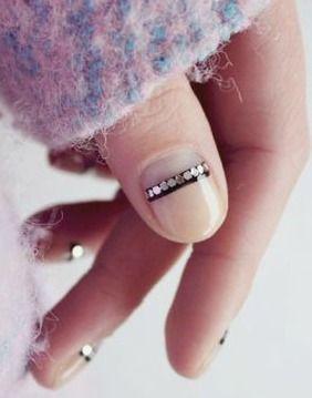 Hochzeit - 12 Insanely Gorgeous Cold Weather Nail Art Ideas