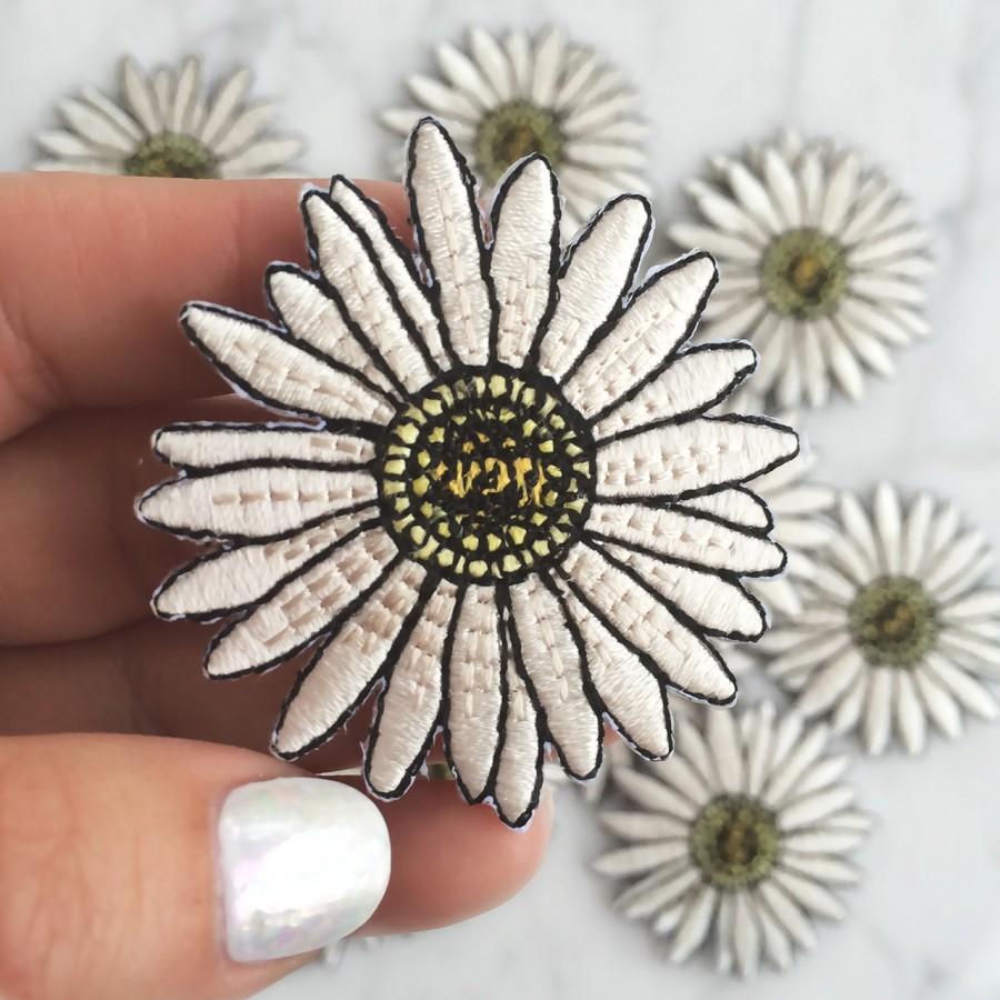 زفاف - Daisy Patch - Iron On, Embroidered Applique – Flower