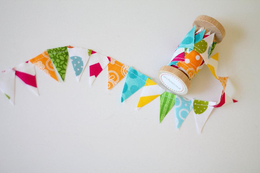 Mariage - Spring Leaves fabric mini bunting spool / ribbon for wrapping packages. Party garland. Birthday cake stand bunting. wedding cake topper