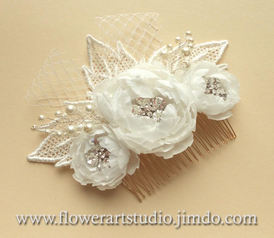 Wedding - Ivory or White Bridal Hair Flower, Bridal Hair Accessories, Lace Bridal Headpiece, Feminine White flower comb, Pearl and flower bridal comb.