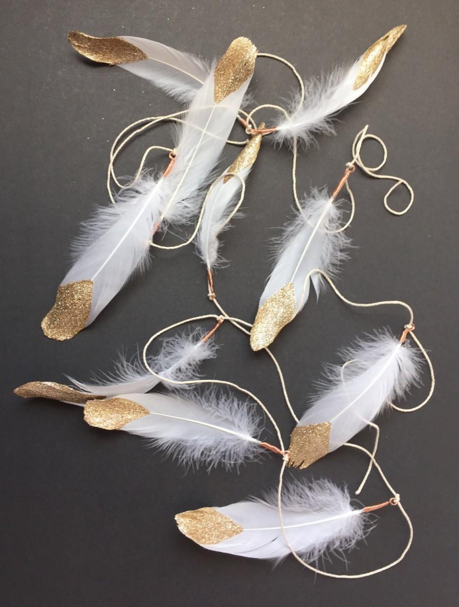 Hochzeit - White Feather Garland, Gold Feather Garland, Gold Glitter Feathers, Gold Dipped Feathers, White Wedding Decor, Boho Wedding, Boho Feathers