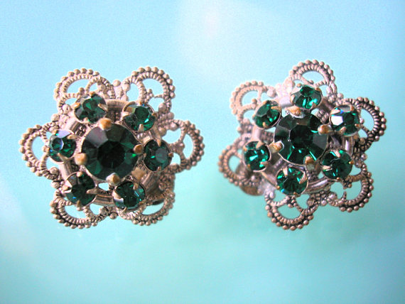 Hochzeit - Czech Filigree Earrings, Art Deco, 1930s Jewelry, Vintage Earrings, Emerald Rhinestone, Emerald Earrings, Clip On, Silver Plated, Bridal
