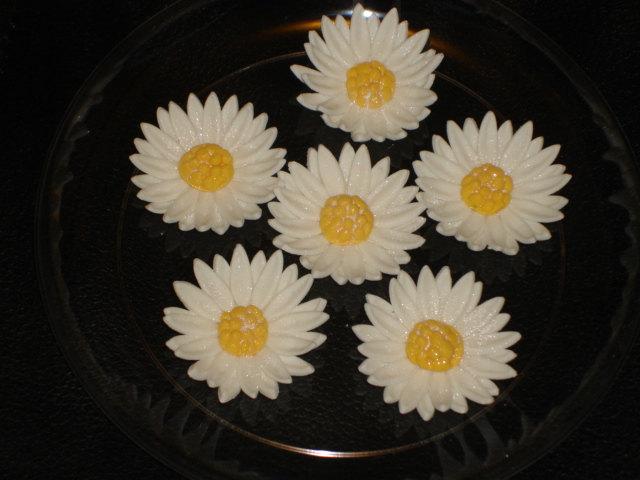 Mariage - Gum Paste Daisies (Daisy) Wedding Cakes, Cupcake Toppers, Cake Pops, Shower Cakes, Birthday Cakes