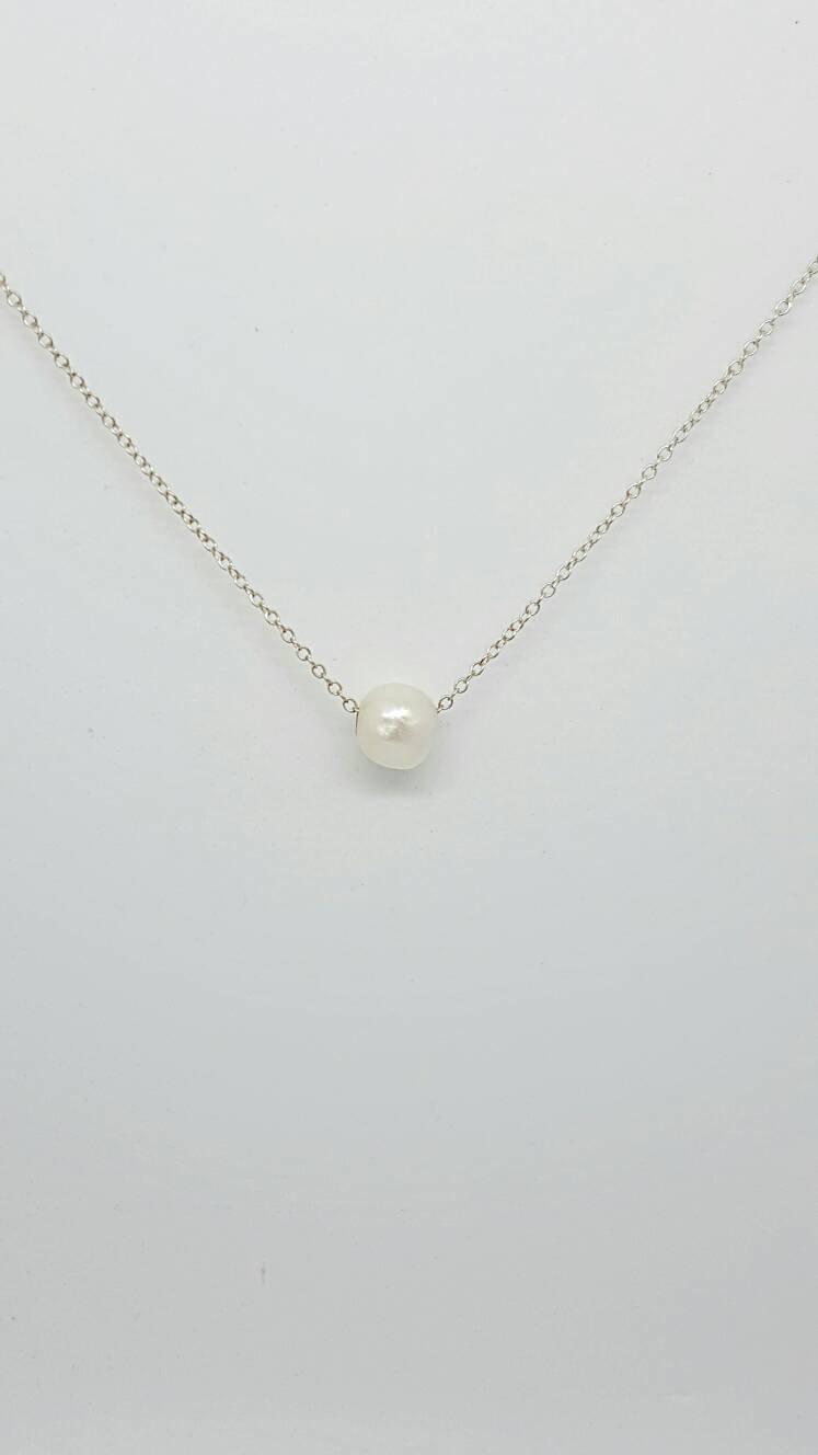 Mariage - Single pearl chain necklace -  floating white pearl necklace - Graduation gift for her - June Birthstone jewelry - bridal necklace
