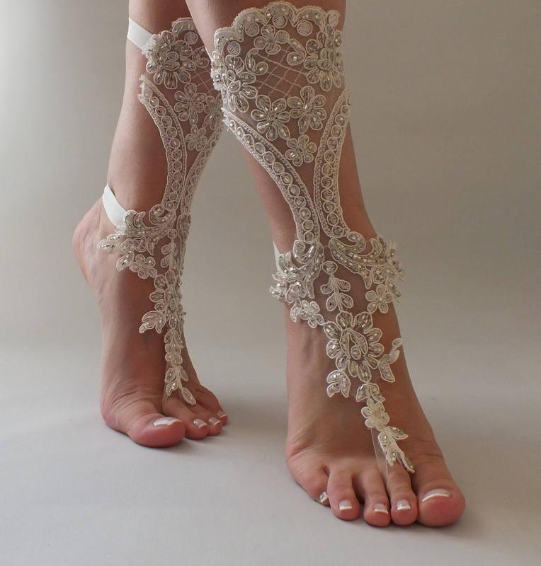 Mariage - Lace Barefoot Sandals Beach Wedding Barefoot Sandals Beach Shoes Beach Sandals Elegant Ivory Lace Wedding Shoes - $52.90 USD