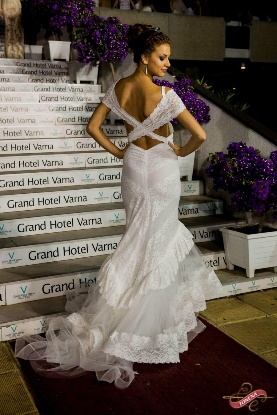 Hochzeit - Mermaid wedding dress Boho wedding dress or gown, Bohemian wedding dress in trumpet silhuette, Simple Modern wedding dress in white