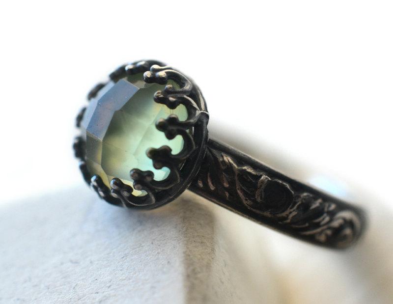 زفاف - 8mm Prehnite Engagement Ring, Personalized Oxidized Floral Band, Custom Engraving, Natural Green Gemstone Statement Jewelry for Women