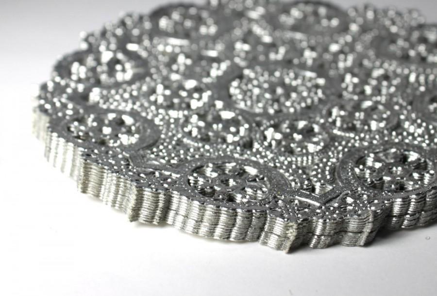 زفاف - 50 Silver 8 inch paper doilies, round doilies, silver metallic doilies, wedding supply, party supply, paper craft