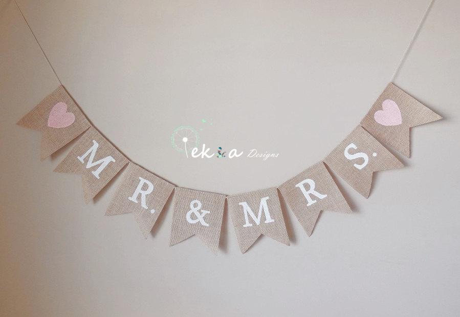 Hochzeit - Mr. & Mrs. Burlap Banner / wedding garland / wedding photo props / wedding reception decor / wedding bunting / Wedding Burlap Banner -hearts
