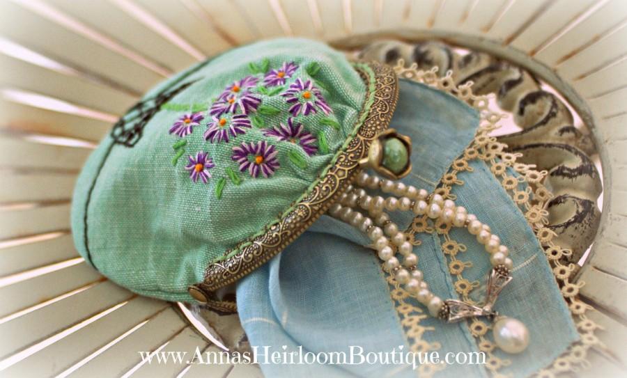 زفاف - Vintage Coin Purse, UpCycled Vintage Linens, Embroidered Flowers, Flower Girl Bag, Wedding Purse, Jewelry Holder, Gifts for Women, Keepsake