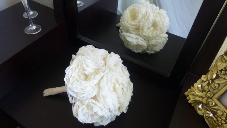 Hochzeit - Fabric Flower Bouquet, Ivory Bridesmaid Bouquet, Wedding Bouquet, Bridal Bouquet, Custom Bouquet, Silk Flower Bouquet, Peony Bouquet, Cream