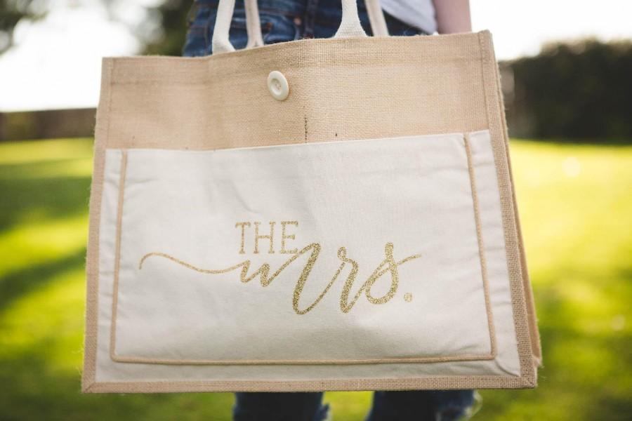 Hochzeit - The Mrs. tote bag. Bride gift.beach bag. Honeymoon beach bag. Bridal shower gift. Bachelorette party tote bags. Bachelorette beach bag