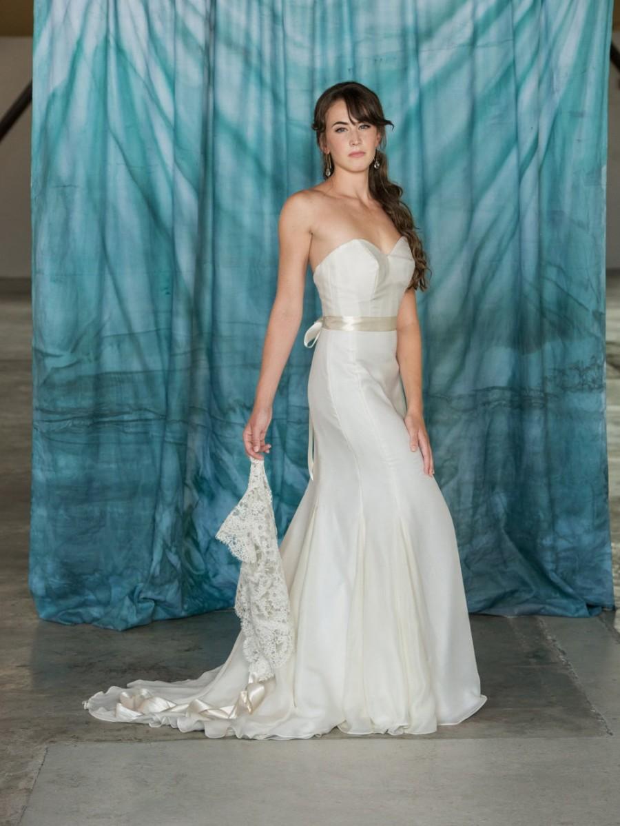 Свадьба - Simple Mermaid Wedding Dress, Chiffon Silk Wedding Dress, Strapless Sweetheart Neckline Eco Friendly, Wedding dress alternative, lace dress
