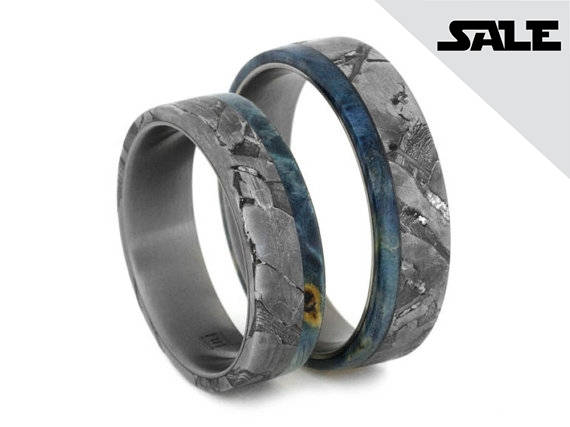زفاف - On SALE - Titanium Wedding Band Set, Seymchan Meteorite Rings With Blue Box Elder Burl, Wooden Ring Set